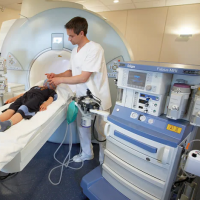 Наркозно-дыхательный аппарат для работы в условиях МРТ Dräger Fabius MRI